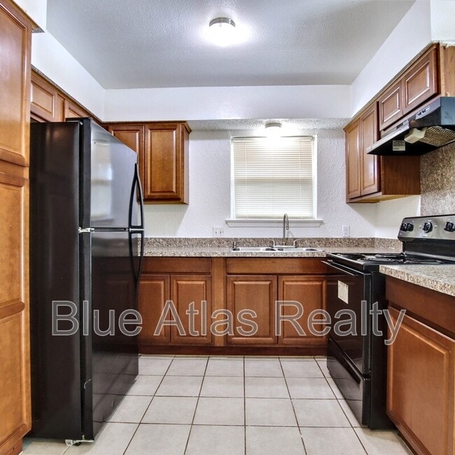 Building Photo - 4816 Wellesley Ave