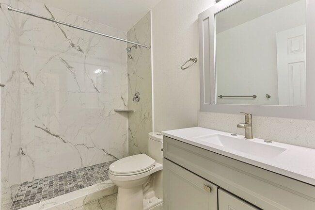 Building Photo - Massive Remodeled Tri-Level Near ASU with Diving Pool