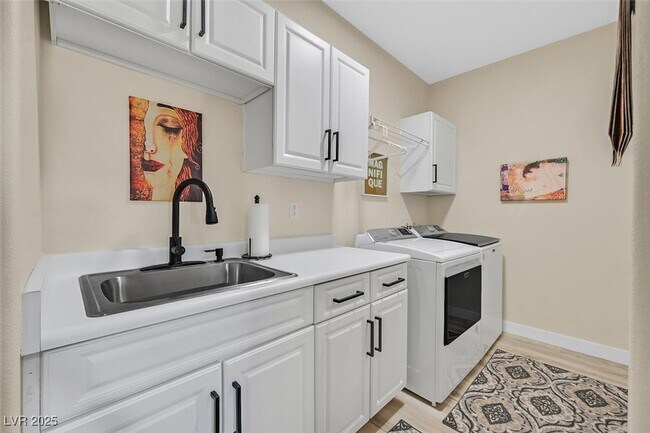 Building Photo - 8737 Red Brook Dr