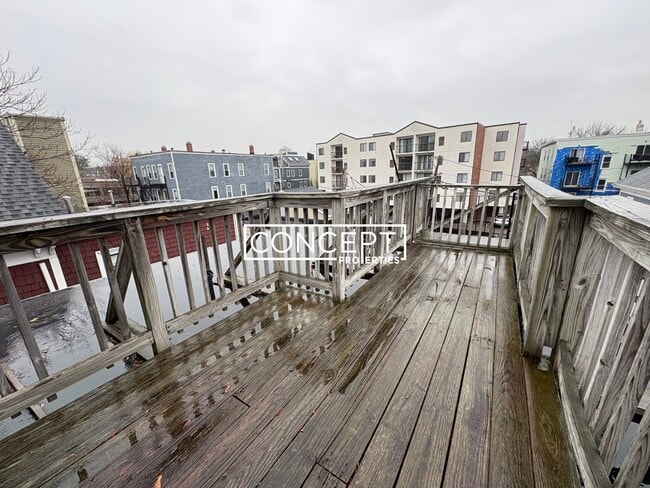 Building Photo - 220 Banks St