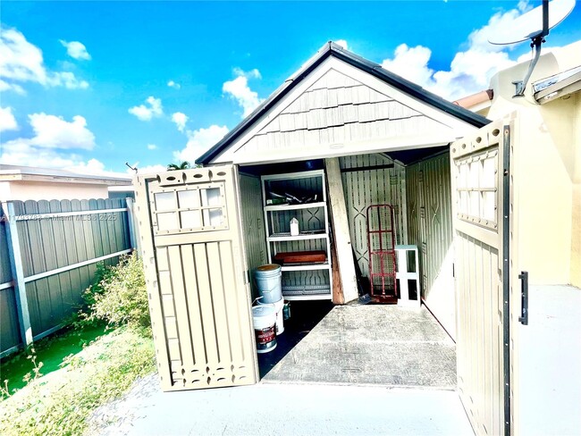 Building Photo - 4308 SW 130th Ct