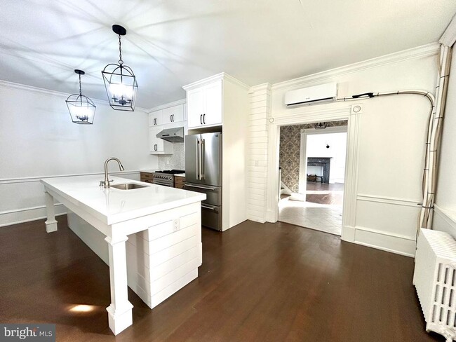 Building Photo - 571 N Newtown Street Rd