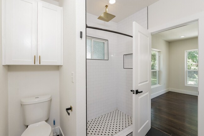 Building Photo - Stylish and Modern Living Minutes from Dow...