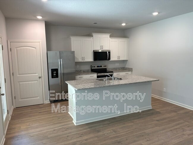 Building Photo - 385 Windemere Lp