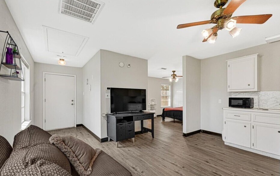 Building Photo - 1109 Frances Dr