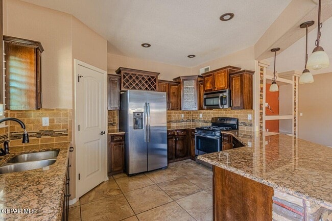 Building Photo - 3824 Loma Brisa Dr