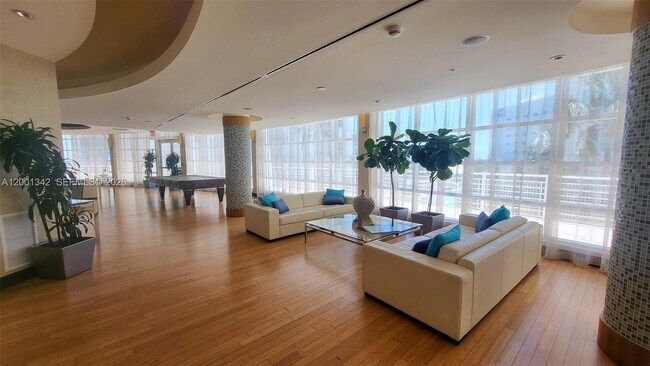 Building Photo - 253 NE 2nd St