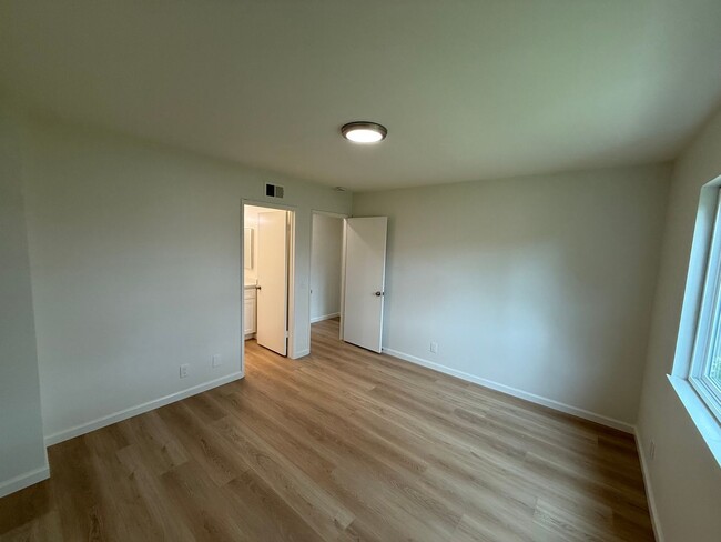 Building Photo - A nice Mission Oaks Home for Rent