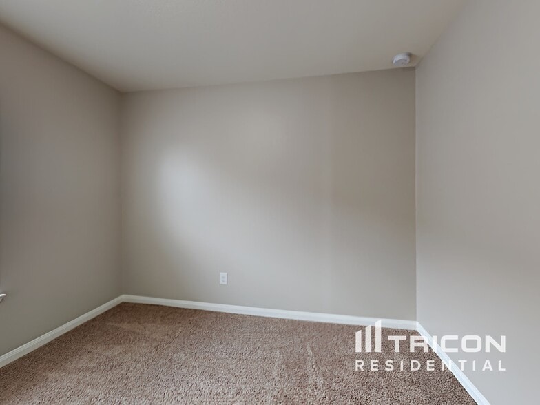 Building Photo - 22715 Bauer Sky Dr