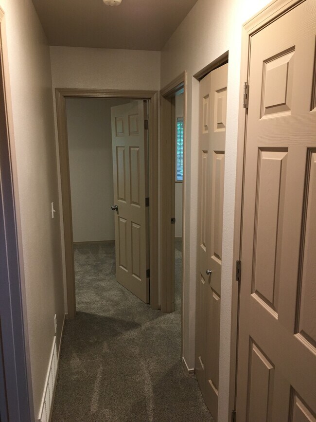 hallway to two first floor bedrooms - 4001 Lunar Dr