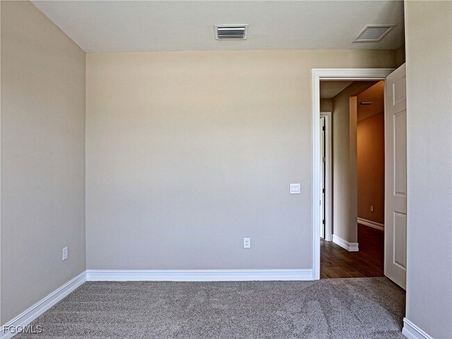 Building Photo - 269 Spg Hl Lk Lp