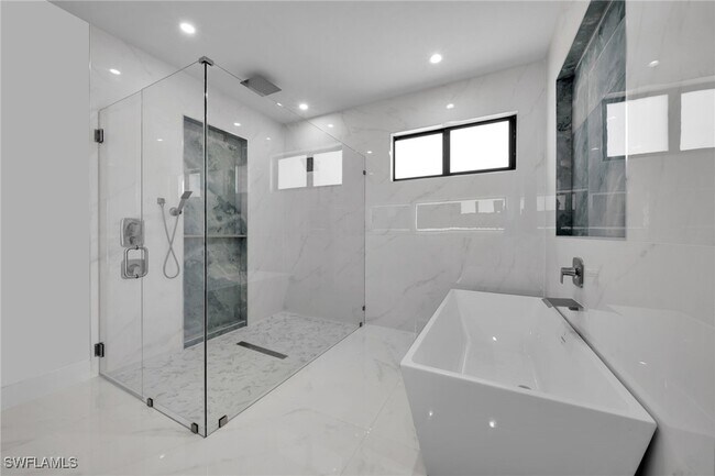 Building Photo - 436 NW 38th Ave