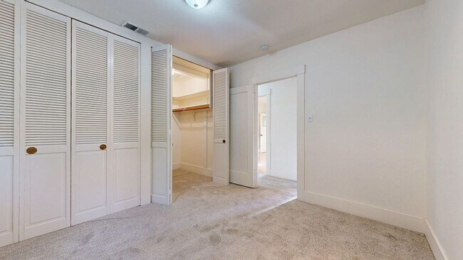 Building Photo - Bright Country Three Bedroom One Bathroom ...