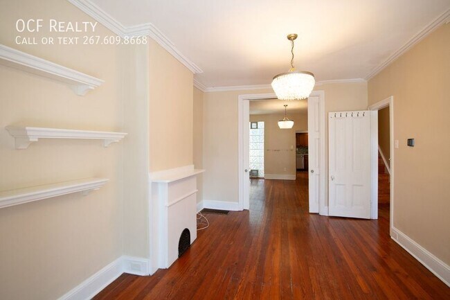 Building Photo - 2211 Bainbridge St