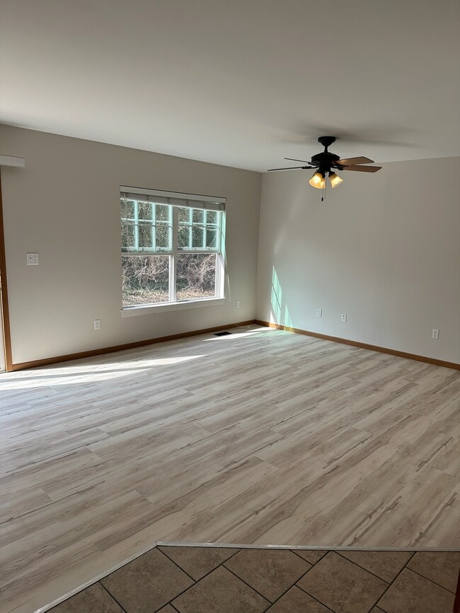 Building Photo - 807 Blackjack