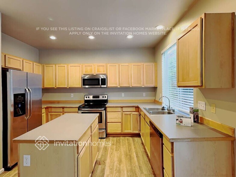 Building Photo - 7020 142nd Pl SE