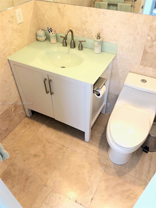 Building Photo - 3901 S Ocean Dr