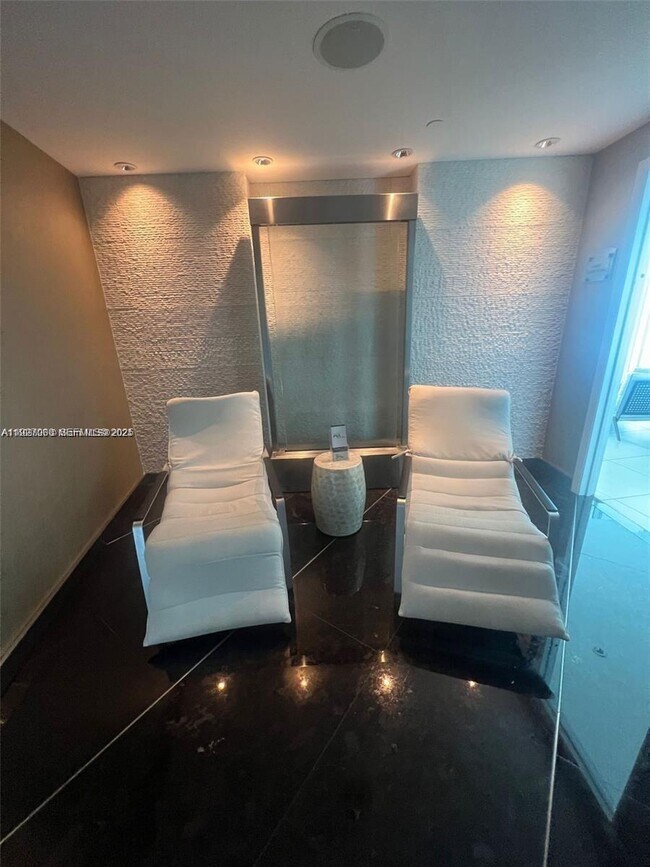 Building Photo - 17001 Collins Ave