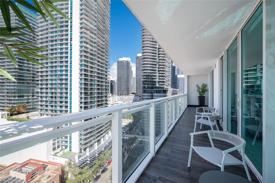 Building Photo - 1080 Brickell Ave