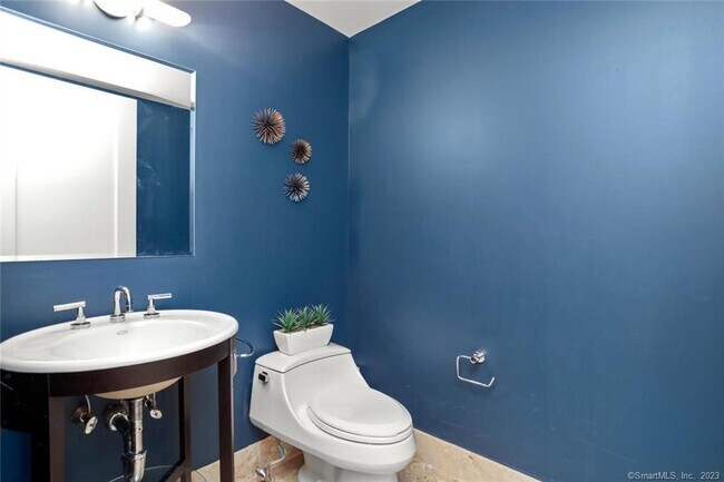 Building Photo - 1 Broad St