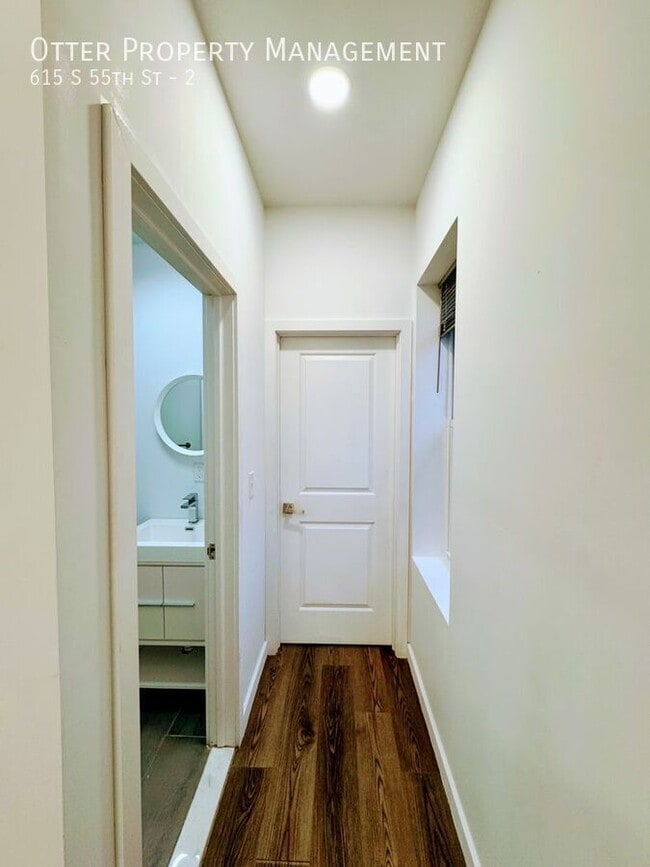 Building Photo - 615 S 55th St