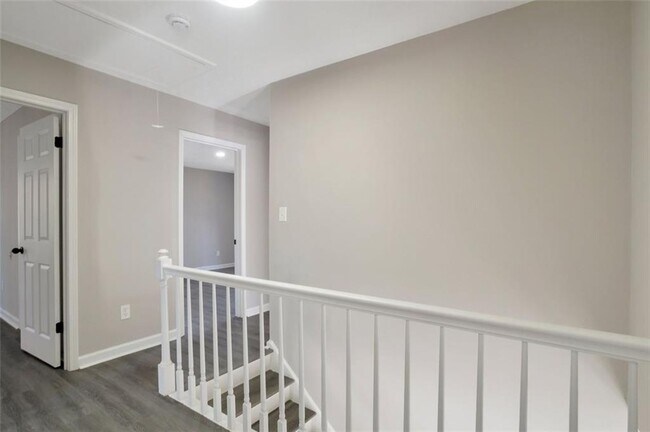 Building Photo - 4620 Central Dr
