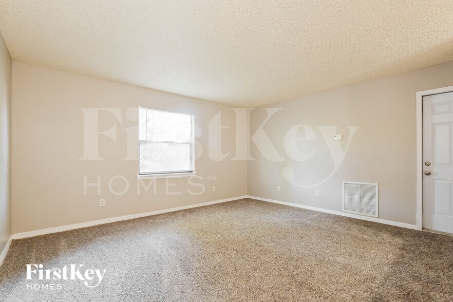 Building Photo - 2175 Carriage Pointe Loop