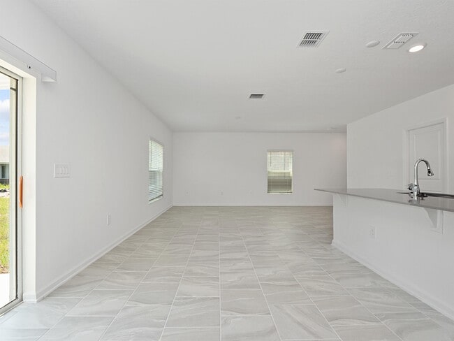 Building Photo - 571 Jett Ln