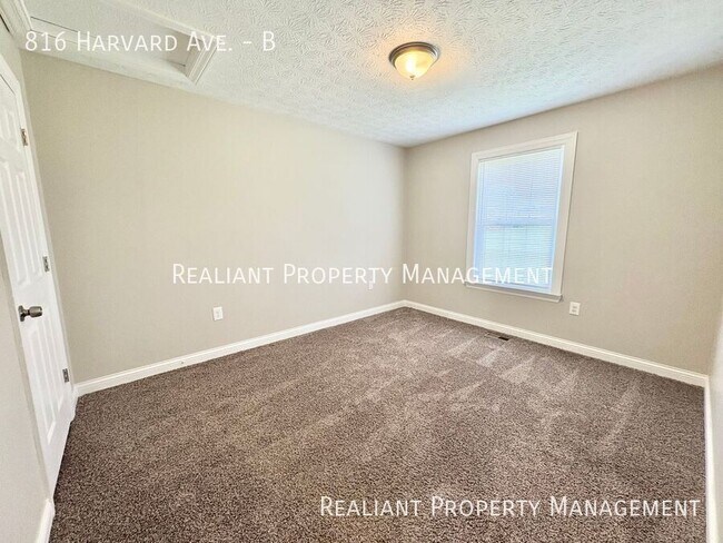 Building Photo - 816 Harvard Dr