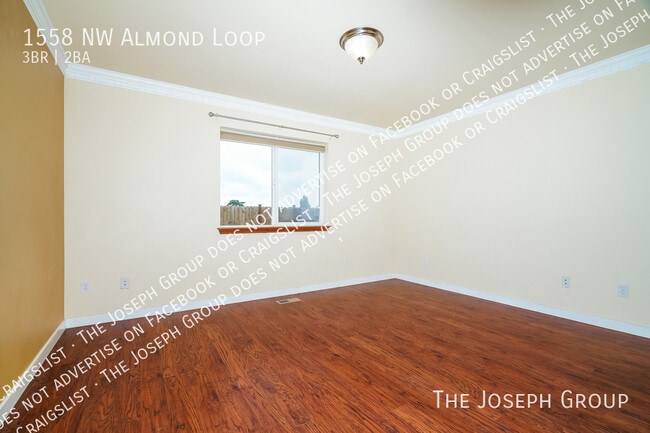 Building Photo - 1558 NW Almond Loop