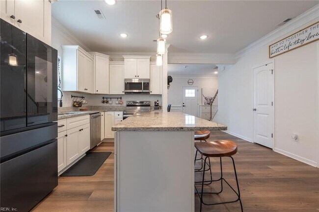 Building Photo - 1536 Beekman St