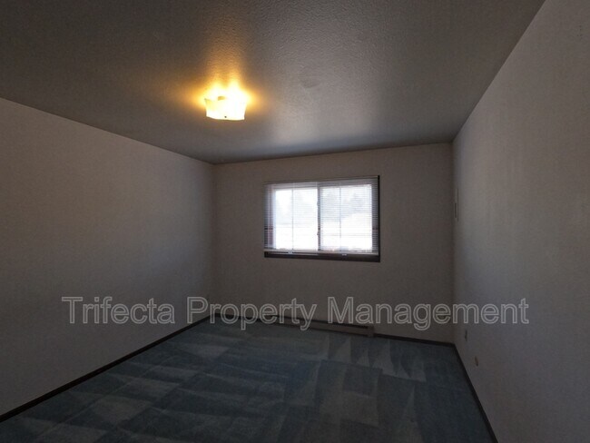 Building Photo - 1024 Oxford Ln