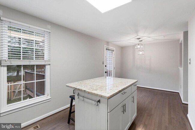 Building Photo - 2423 Bolton Ln