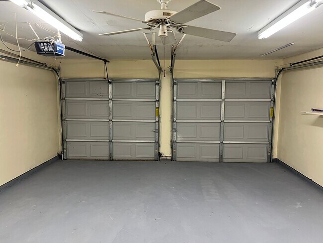 Building Photo - 3314 Kentwood Dr