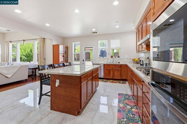 Building Photo - 165 Paddington Ct