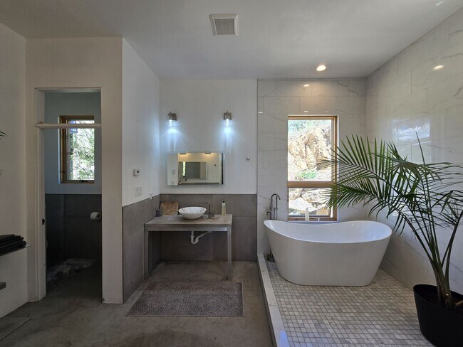 Building Photo - 2618 Summit Ct