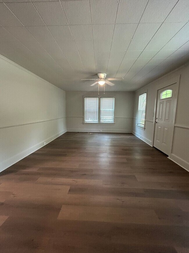 Building Photo - 2 Bedroom House in Lexington near Main St