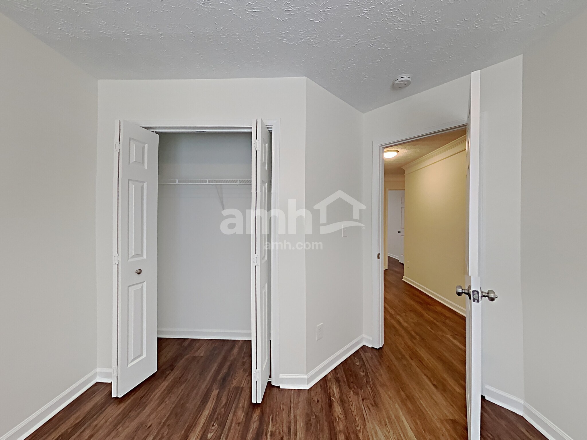 Building Photo - 1772 N Oak Dr
