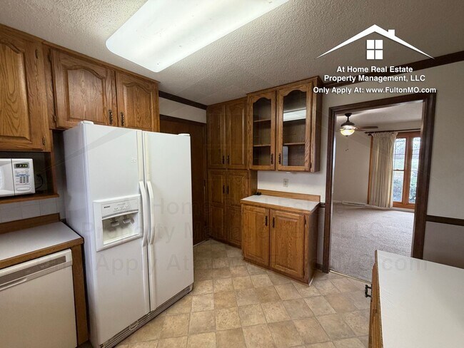 Building Photo - 1803 N School Blvd