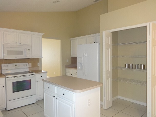 Building Photo - 1040 Pineview Ct