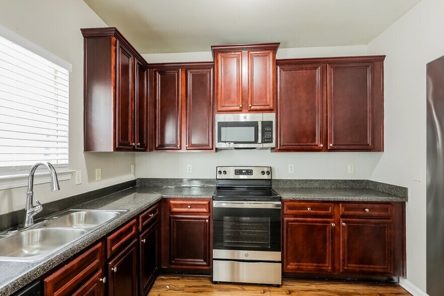 Building Photo - 1113 Watercourse Way