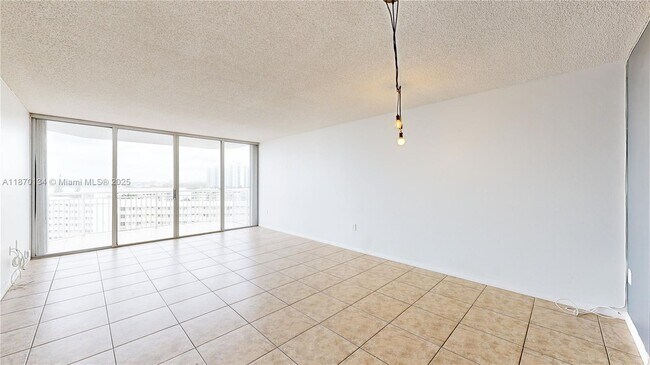Building Photo - 18011 Biscayne Blvd