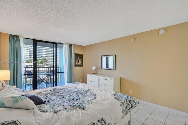 Building Photo - 2017 S Ocean Dr