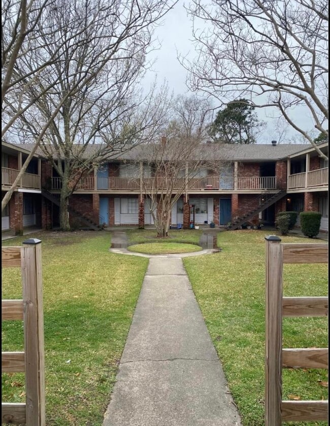 Primary Photo - 2828 Alaska St