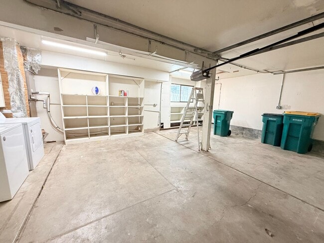 Building Photo - 5900 Elleson Ter