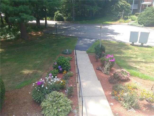 Building Photo - 11 Stonehenge Dr