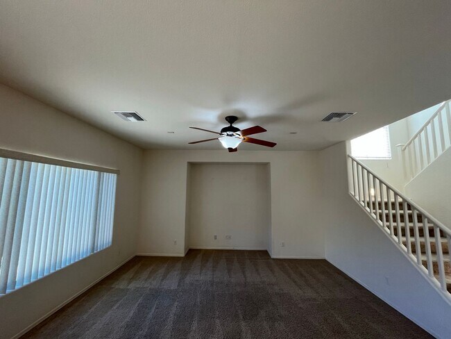 Building Photo - 4 Bedroom Home in Lantana Village Near E Ocotillo Rd. and S McQueen Rd!