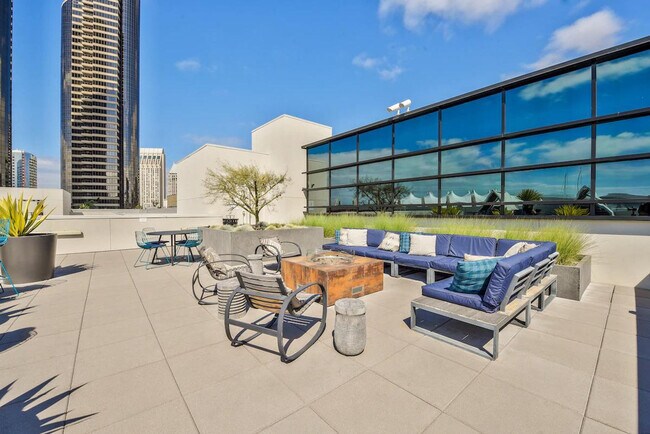 Building Photo - 315 J St