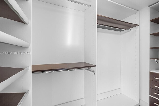 Building Photo - 665 NE 25th St