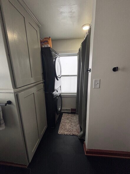 Building Photo - 223 S Washington St